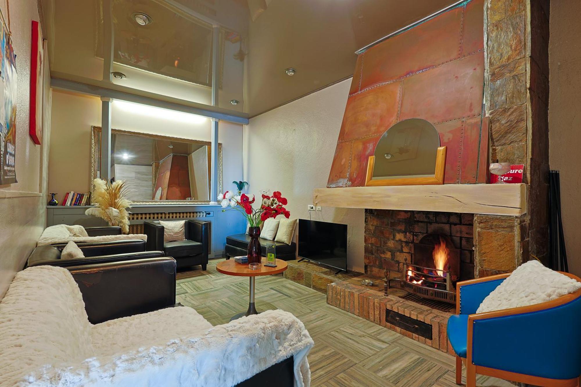 Logis Hotel & Restaurant Mediterranee بورت-لا-نوفيل المظهر الخارجي الصورة
